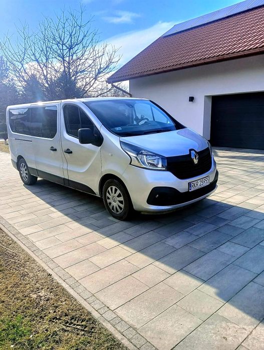 Wynajem busa  Renault Trafic long 9 osobowy