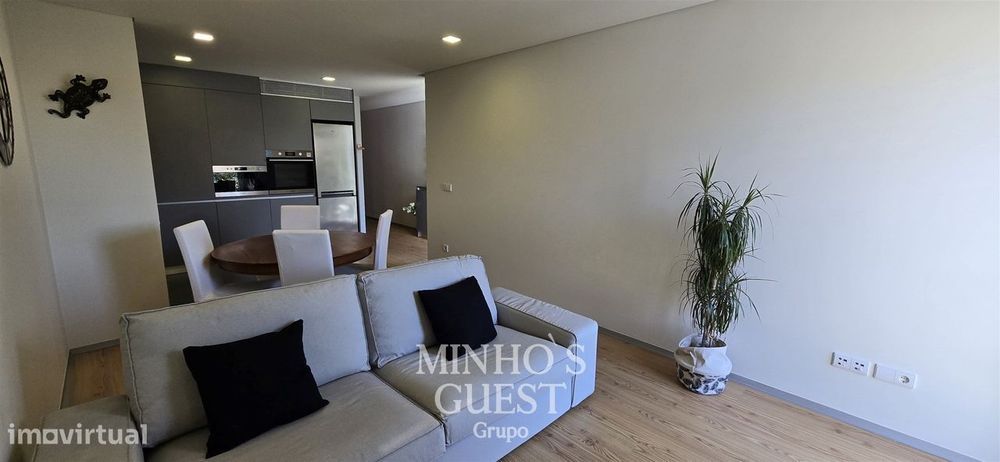 Apartamento T2(95m2) pronto habitar c/ AC e lugar de garagem - Centro
