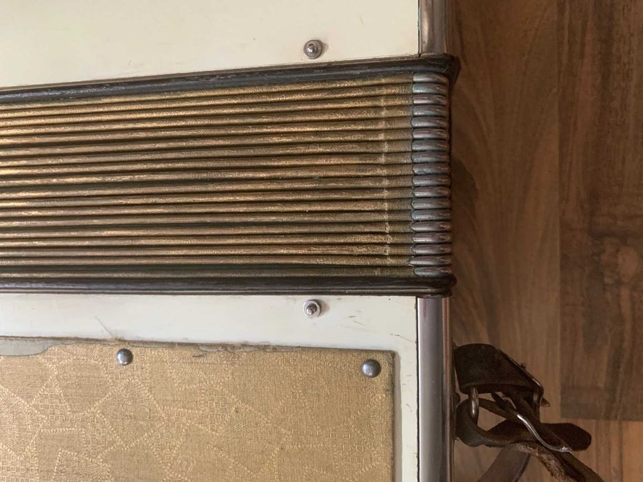 Bonito Acordeão Hohner à 3 voz, todo funcional, muito bem conservado