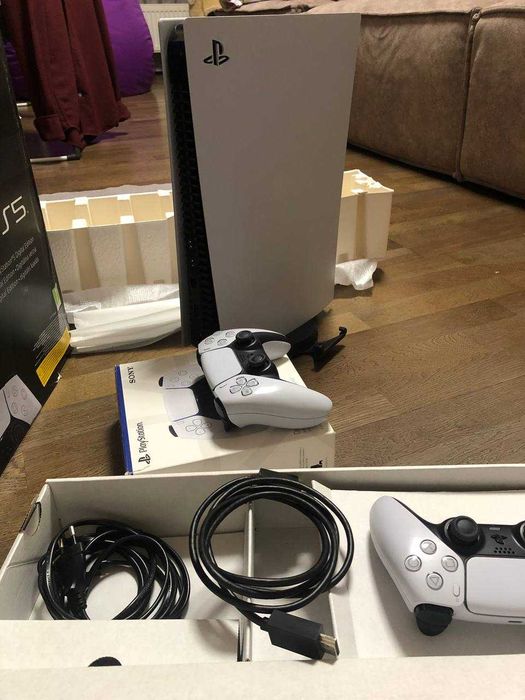 Продам Sony PlayStation 5 Ps5 з двома джойстиками