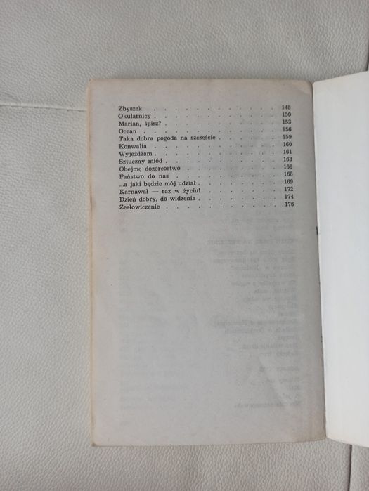 Osiecka sztuczny miód, ilustrował Młodożeniec