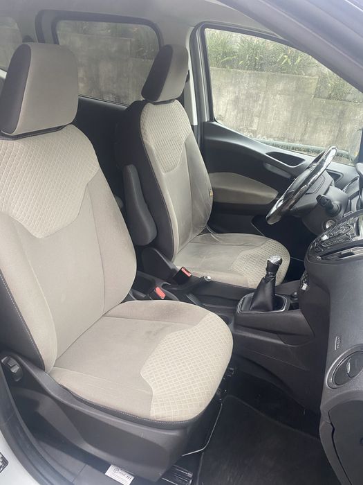 Ford tourneo courier