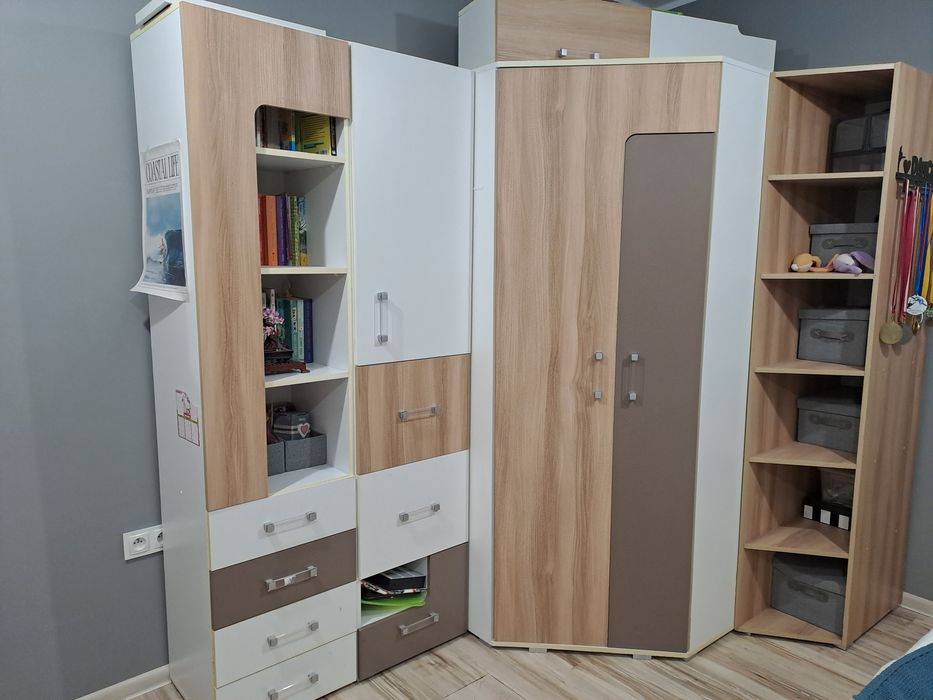 Meble młodzieżowe  z dużą rogową szafą.  DO NEGOCJACJI