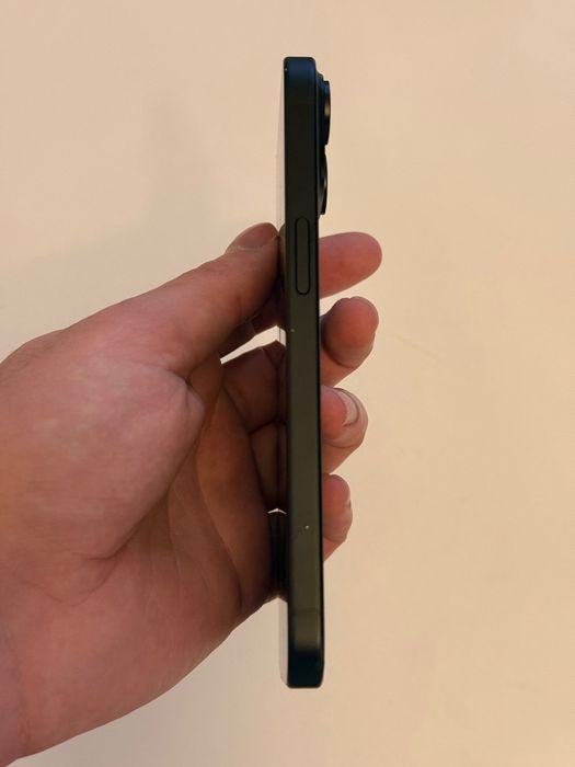 iPhone 15 Preto (base, não Pro - ainda com iOS 18)