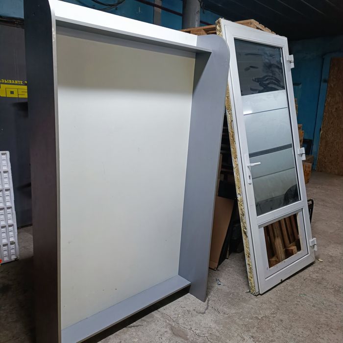 Полка, вешалка под тремпеля, полка для вещей.