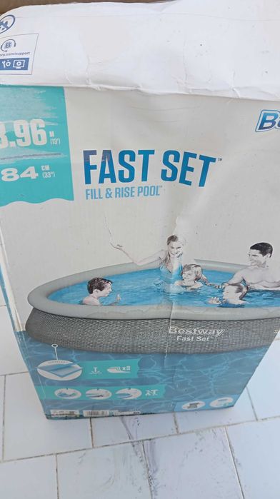 Piscina bestway 3.96 por 84 com 1 ano de uso