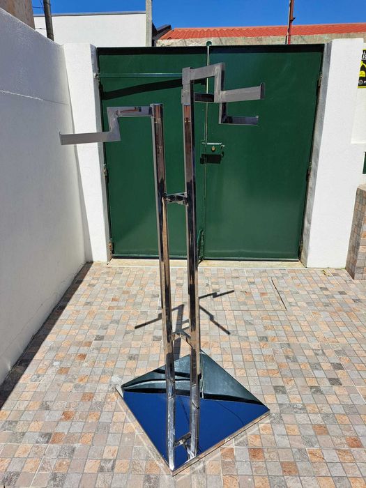 Expositores metálicos para loja – Como novos – 40€ ou 3 por 100€