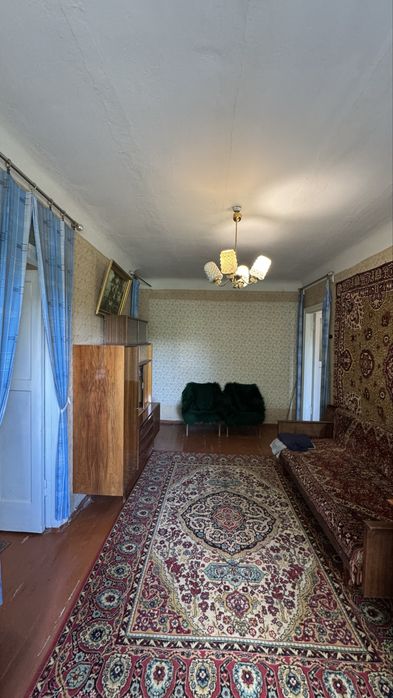 Продаю 3 ккв в Чугуеве ( Авиатор ) возле школы
