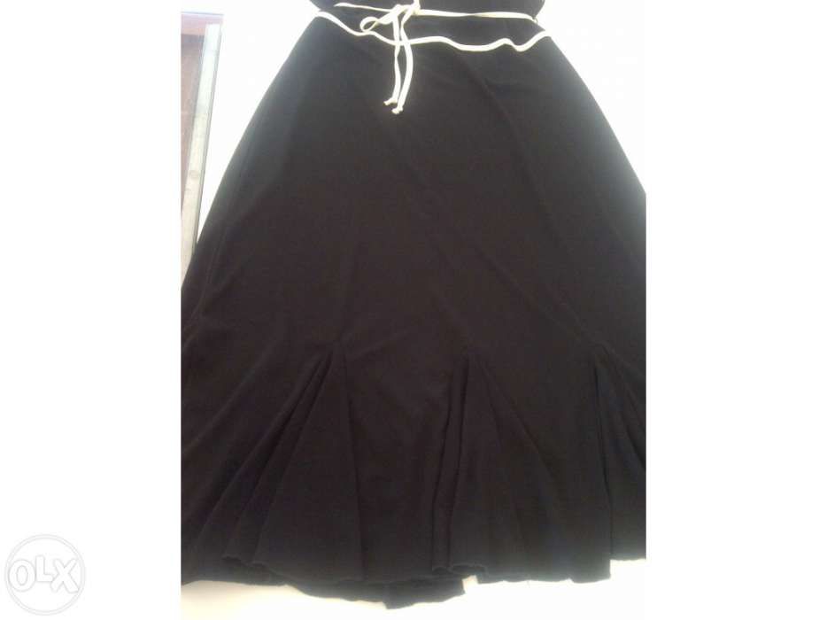 Vestido preto com detalhes branco tam. M