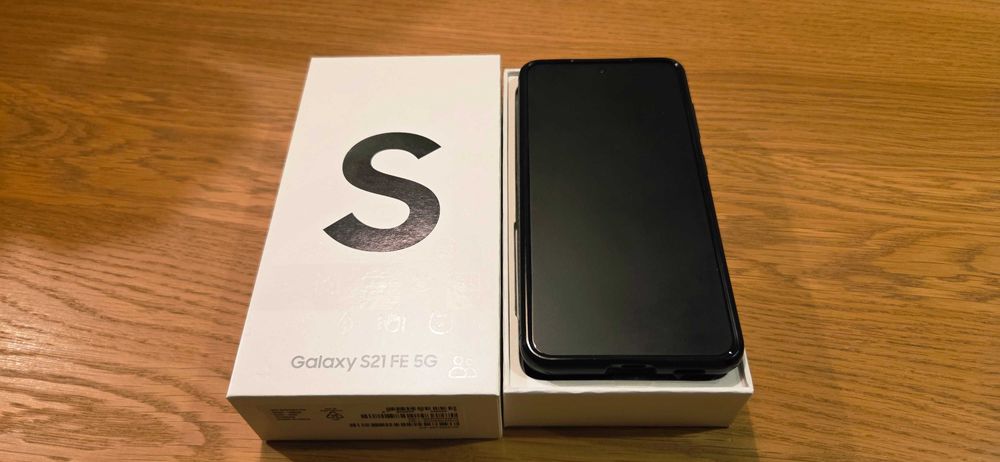 ## Samsung Galaxy S21 FE Idealny stan, pełen komplet + szybka i etui