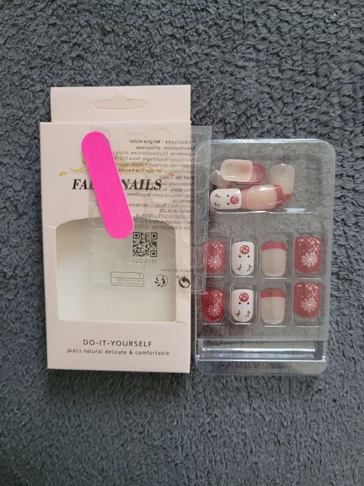 Paznokcie Press-on świąteczne