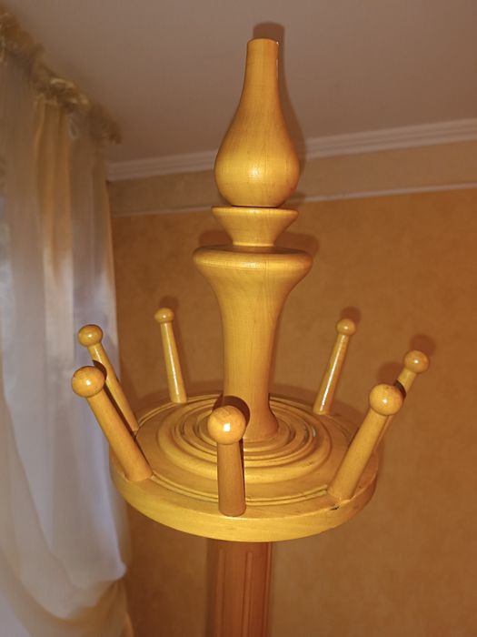 Продам вішалку,натуральне дерево