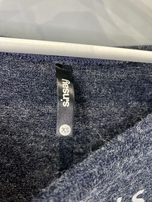 Sweterek granatowy z puchaty sinsay xs perfect girl aren't real