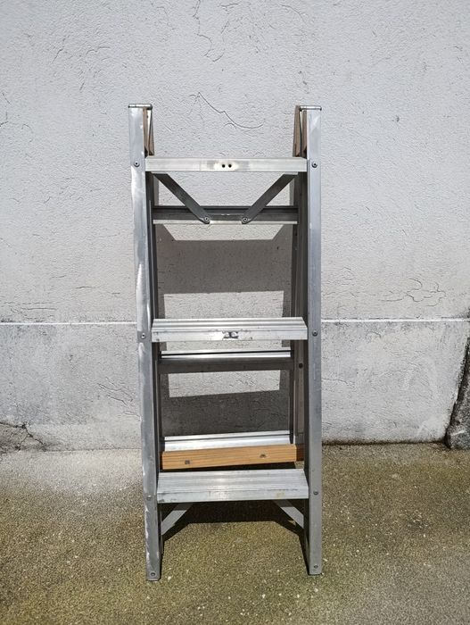 Escada dobrável para autocaravana
Escada dobrável com borracha antider