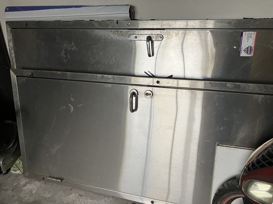 Drzwi ze stali szlachetnej , zewnetrzne . Ocieplone .