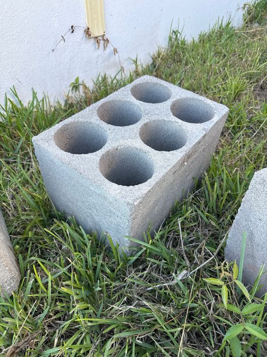 Vendo blocos para fazer garrafeira