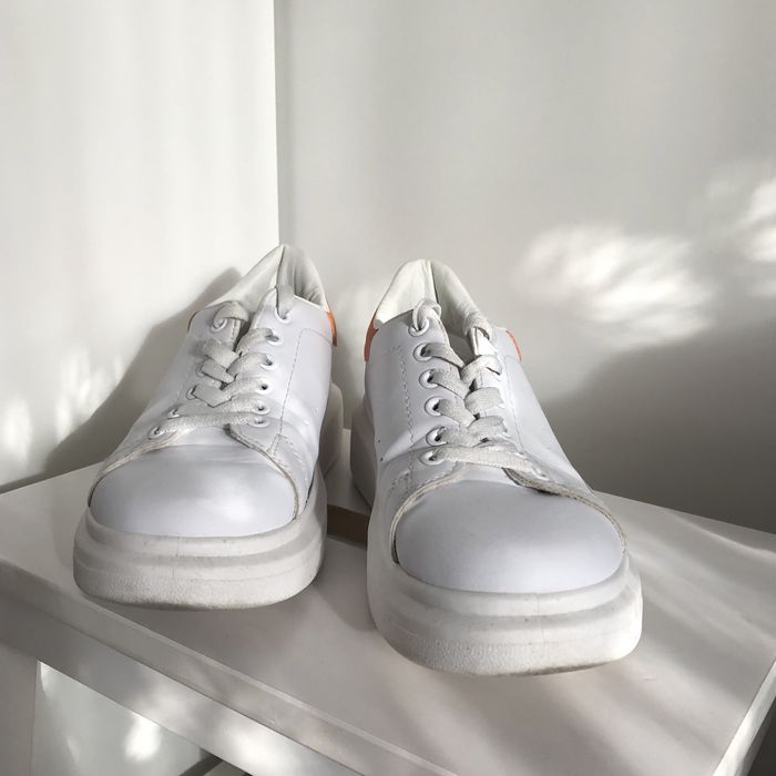 Buty sneakersy białe pomarańczowa pięta gruba podeszwa 39