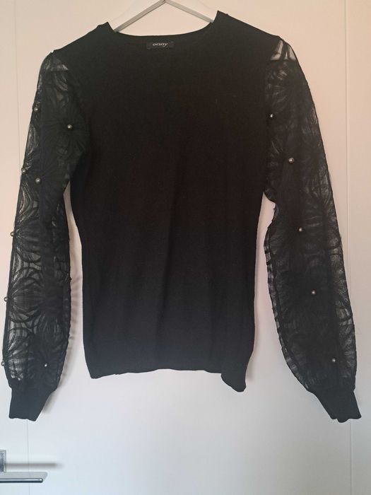 Czarny sweter ORSAY z ozdobnymi rękawami r. M