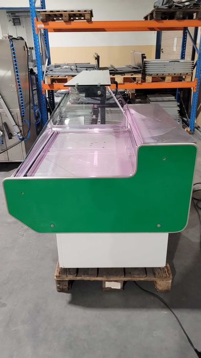 Lada, Witryna chłodnicza