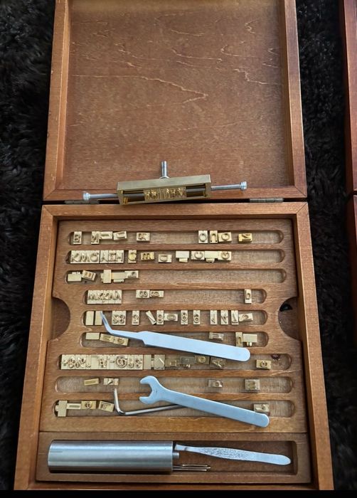 Máquina de gravação a quente