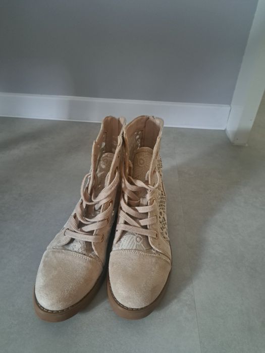 Buty beżowe  DeeZee