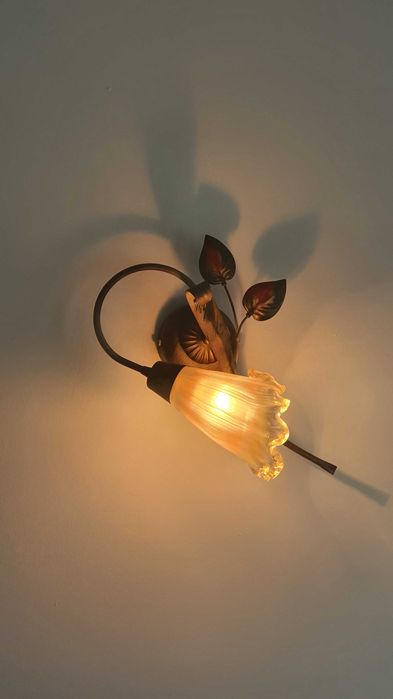 Lampa żyrandol sufitowy kinkiet w stylu kwiatowym