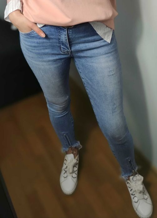 Nowe spodnie jasne jeansy z zamkami