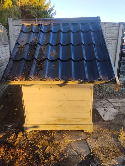 Buda dla psa podwójna.