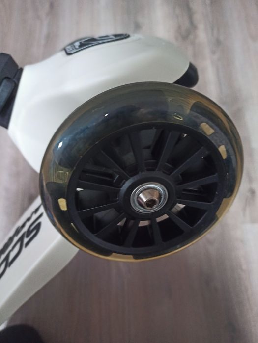 Hulajnoga Scoot and ride ASH led 3 kołowa