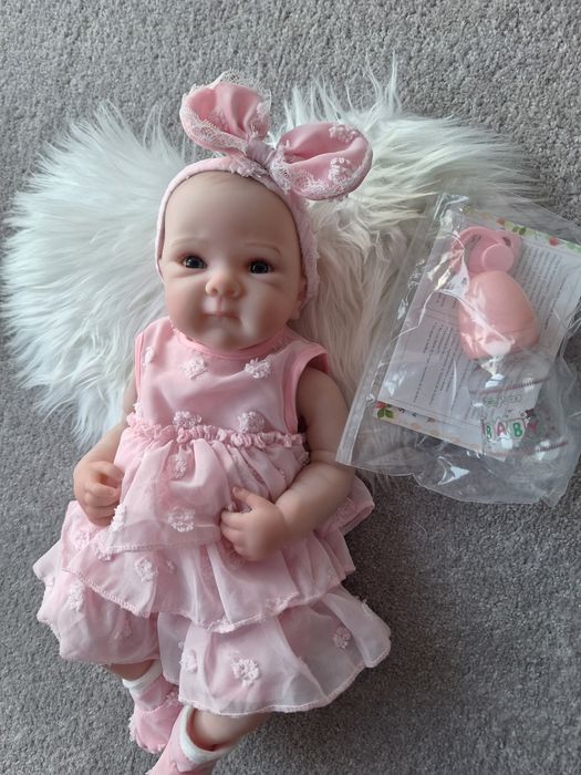 Lalka jak żywe dziecko reborn piękna NOWA duża prawie 50 cm , cala gum