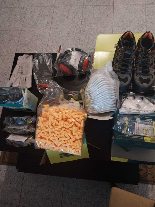 Vende-se, lote de produtos de Higiene e Segurança no trabalho