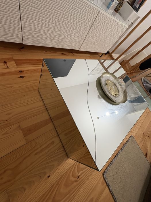 Mesa de centro espelhado e estiloso