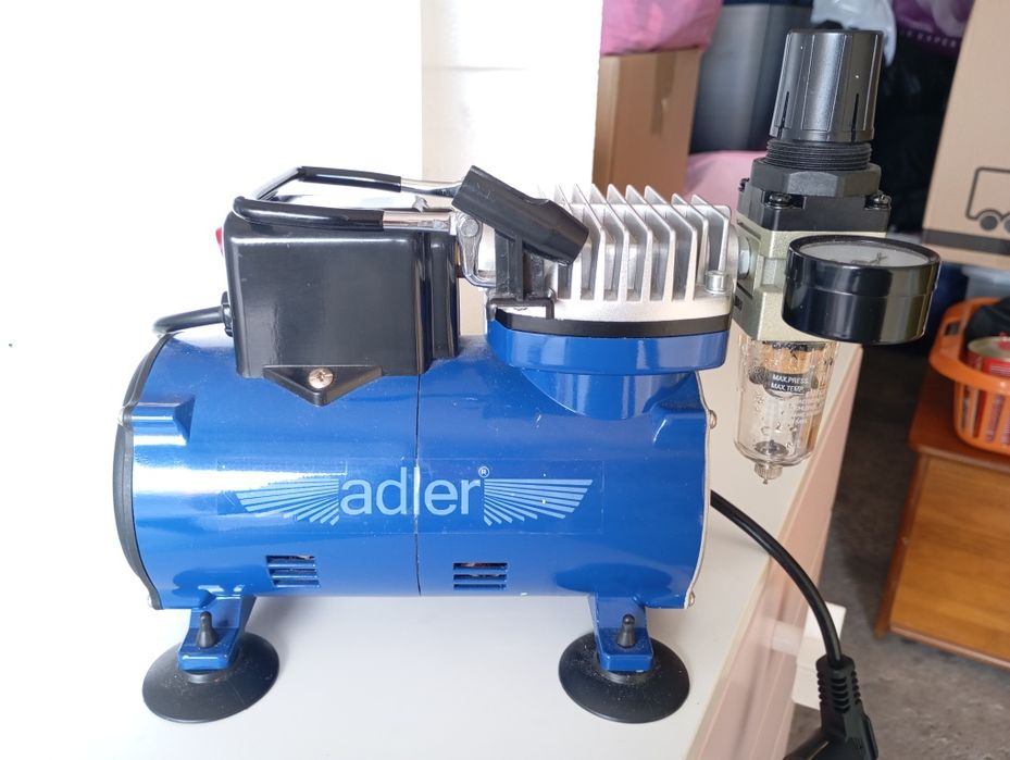 Compressor pequeno da Adler para aerografia