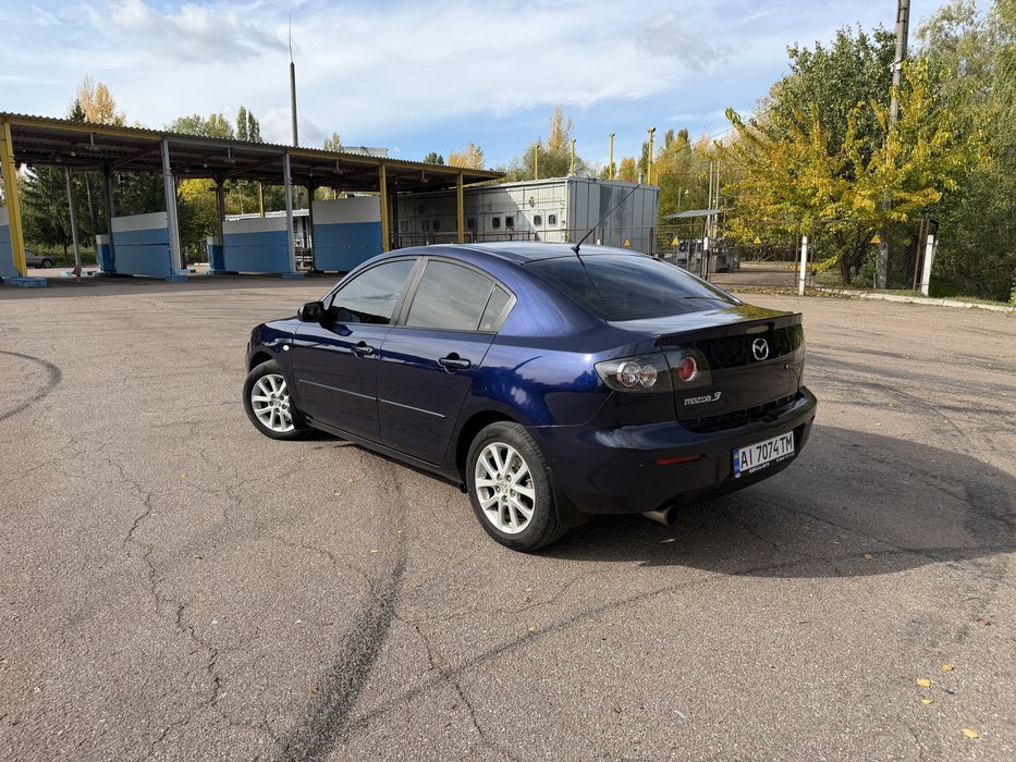 продам семейное авто Mazda 3