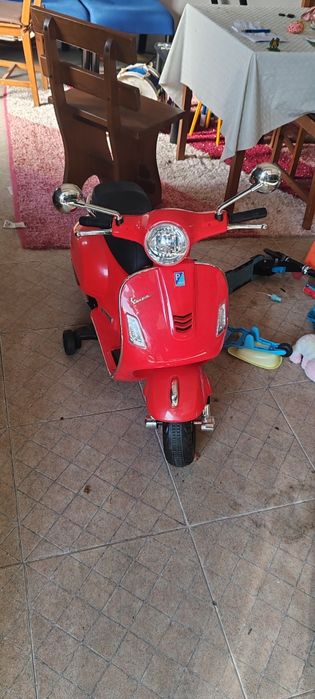 Vespa de criança bateria