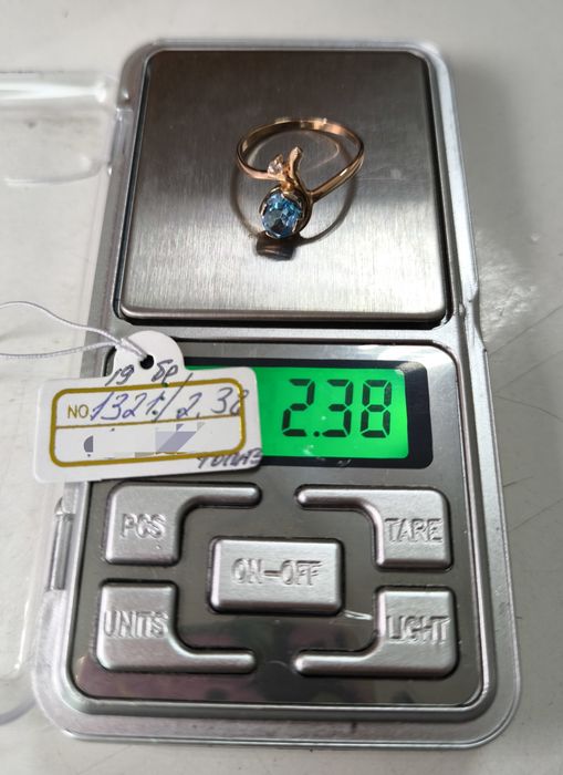 Кольцо золотое с топазом и бриллиантами р19 (2.38г)