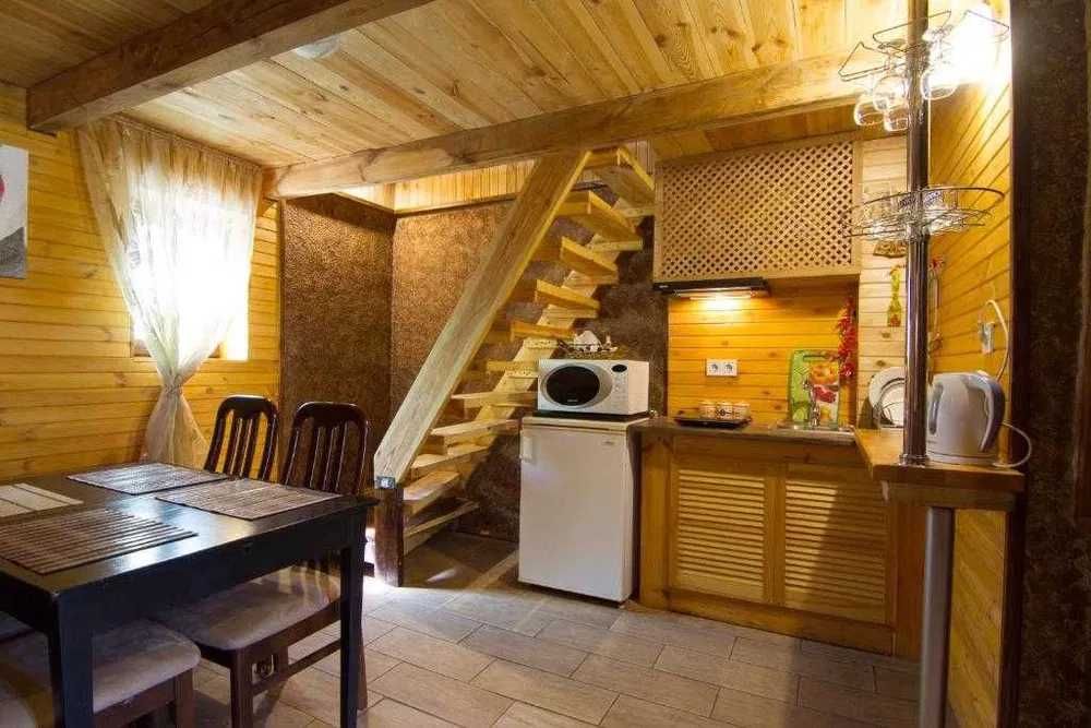 Будинок подобово з басейном та сауною у Гатному МТеремки.