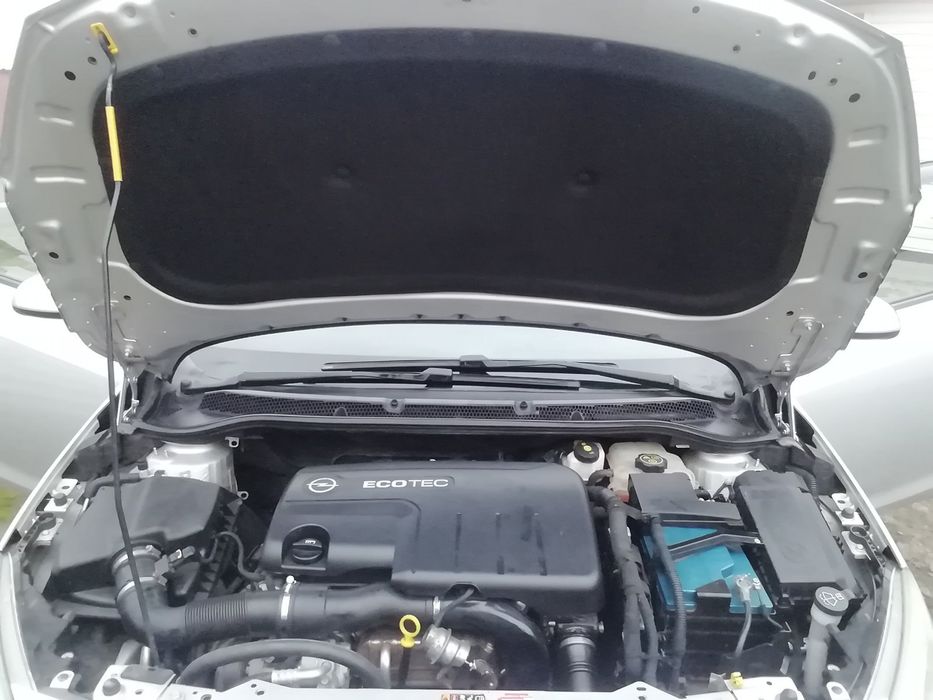 Opel Astra 2012 рік