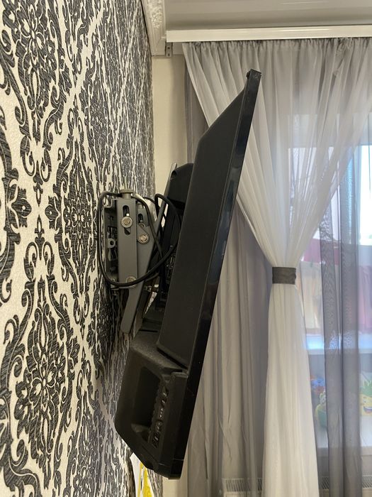 Телевізор 32дюйми