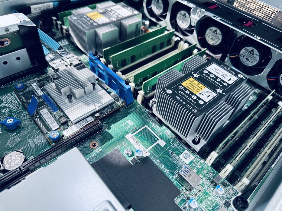 Сервер HP Proliant DL380 GEN10 SFF 2 x Xeon Gold 6134 3,2Ghz