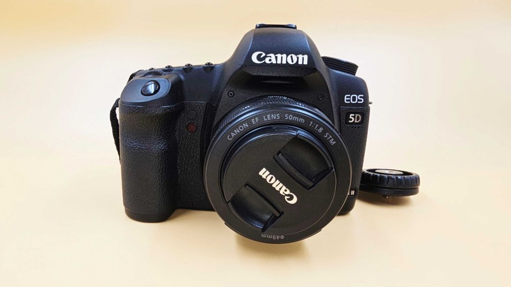 Canon EOS 5D Mark II + Canon 50mm STM + Battery Grip BG-E6 комплект