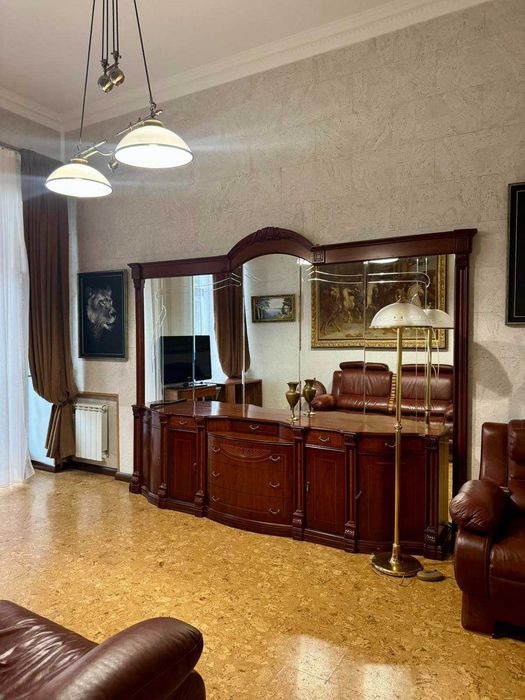 Шевченківський район , Рейтарська 29 .