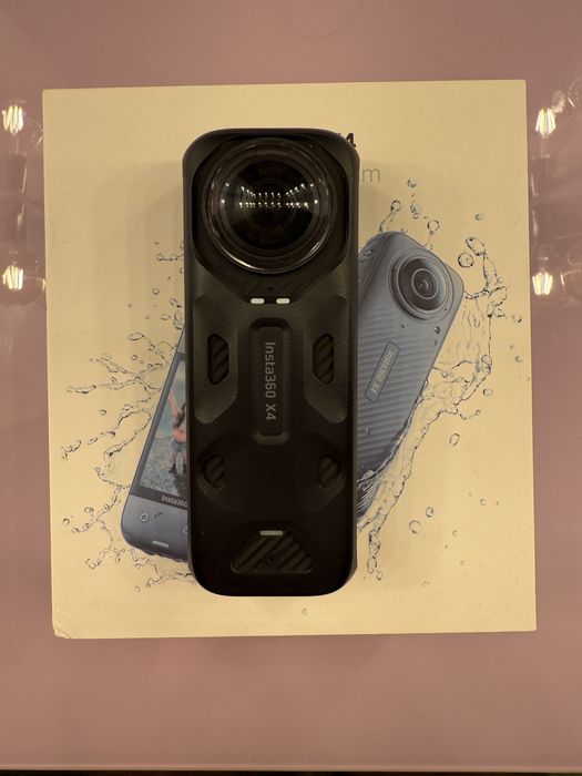 Insta 360 X4 стандартний комплект.