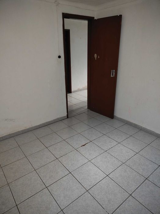 Moradia independente à VENDA na R. dos Ferreiros, 14, ALMEIDA