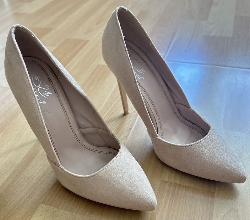 Beżowe kremowe nude szpilki