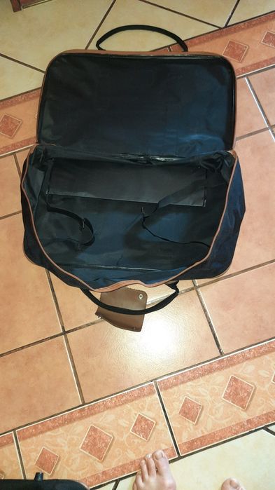 Sprzedam małe walizki i torby za komplet 50 zl