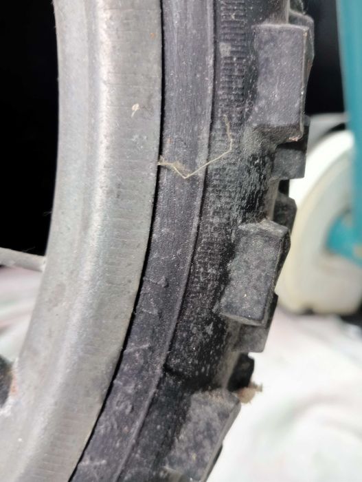 Bicicleta verde roda 14", usada, em bom estado