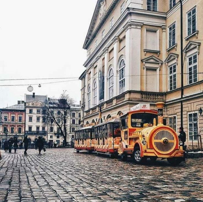 Погодинно квартира Львів ,жд, Центр, Площа