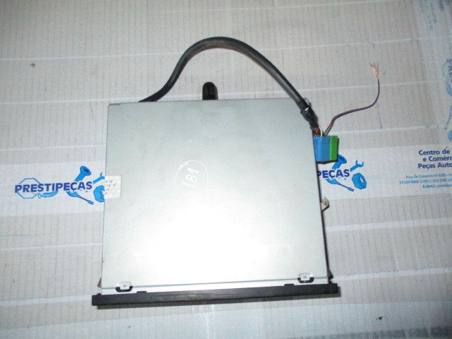 Rádio / auto-rádio VOLKSWAGEN Passat (3B2)