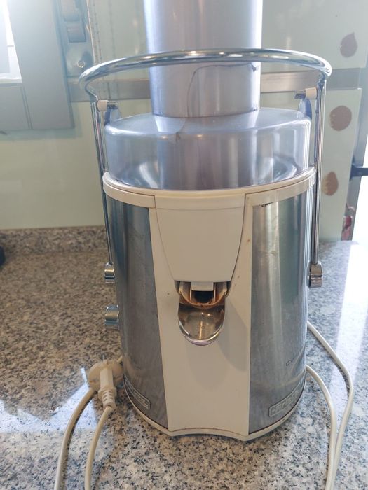 Máquina de fazer sumos como nova